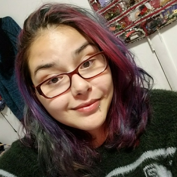 Meet your Posher, Erika - Picture 1 of 2